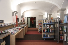 Bücherregal